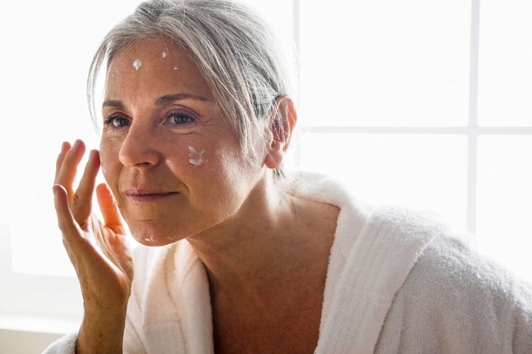 Anti-aging cream application to moisturize and nourish human skin